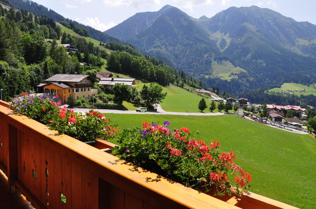 Haus Hoellwart Apartment Sankt Johann im Pongau Exterior photo